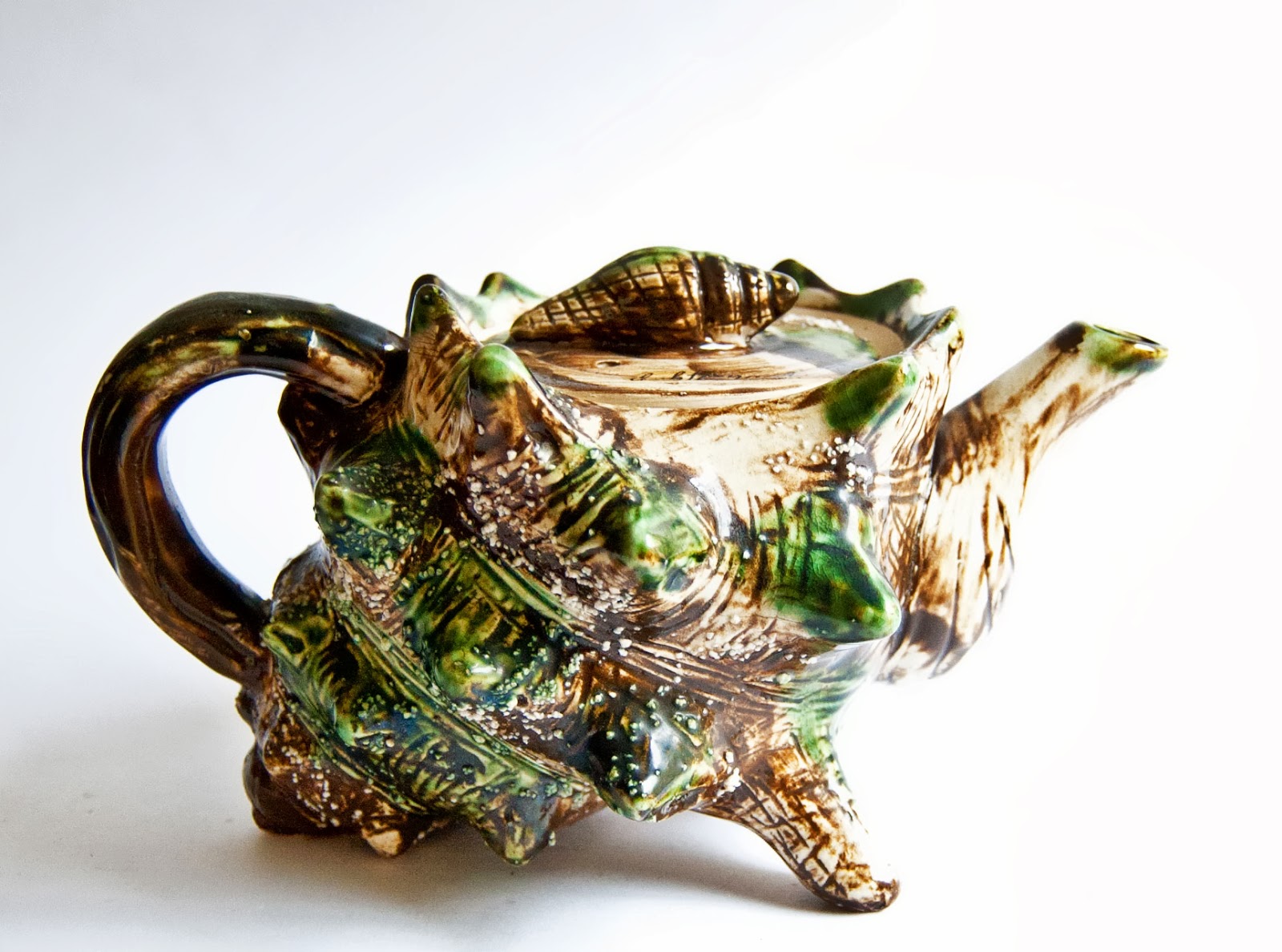 Tourist-ware Shell Teapot 